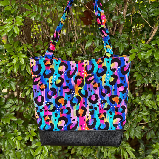 Bright Tote bag with synthetic leather bottom